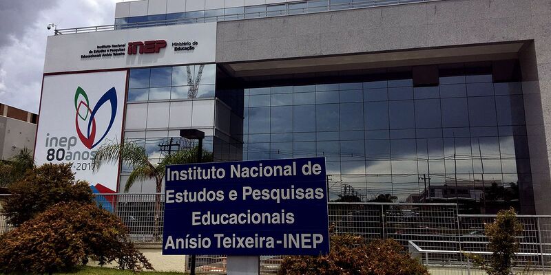 Inep seleciona professores para elaborar e revistar o Encceja