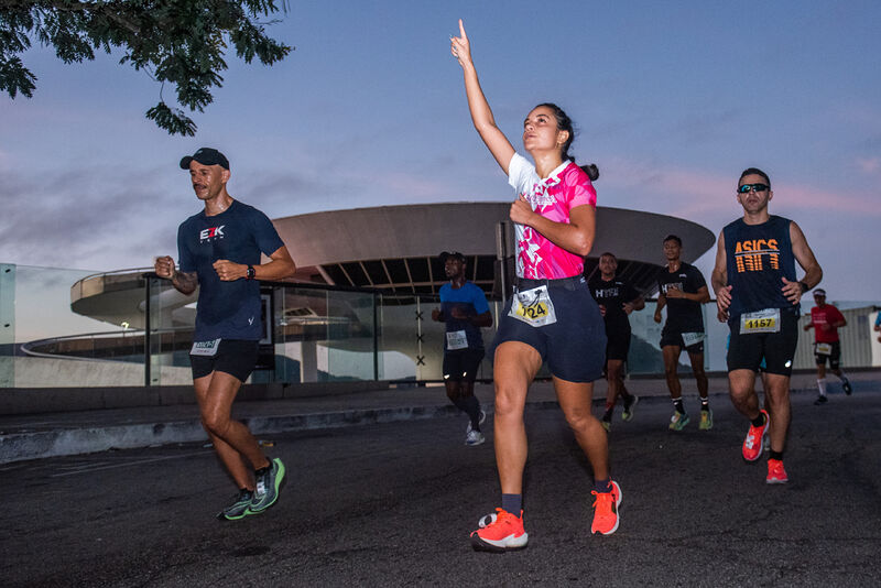 Maratona de Niterói 2025 bate recorde e reúne mais de quatro mil atletas – Prefeitura Municipal de Niterói