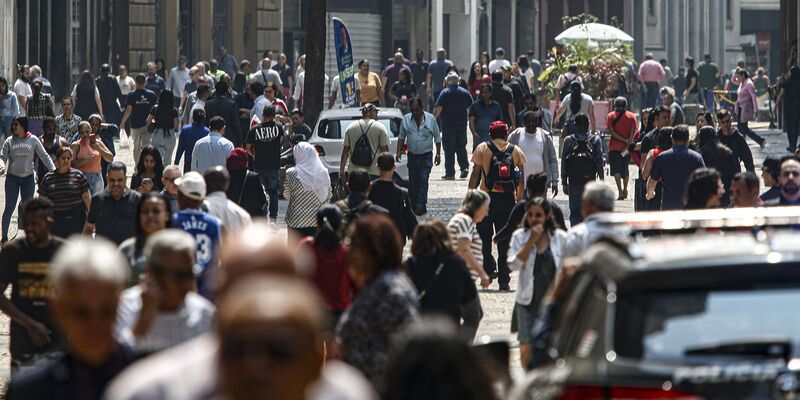 Mais de 6,5 milhões de famílias deixaram linha da pobreza em 2 anos