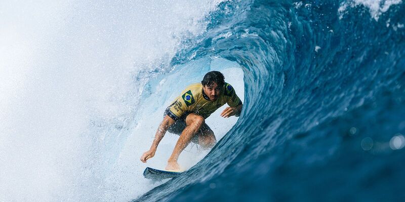 Yago Dora é campeão mundial de surfe profissional