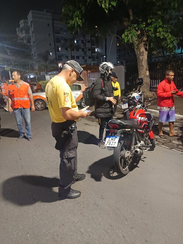 Prefeitura de Niterói realiza ação com abordagem de mais de 150 motos em Pendotiba – Prefeitura Municipal de Niterói