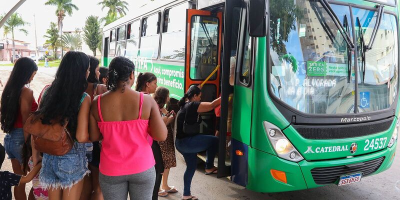 Setor de serviços cresce 0,1% em agosto e amplia recorde