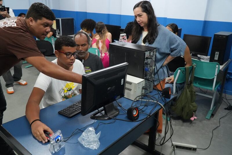 Alunos usam criatividade em mostra de informática no CIUG
