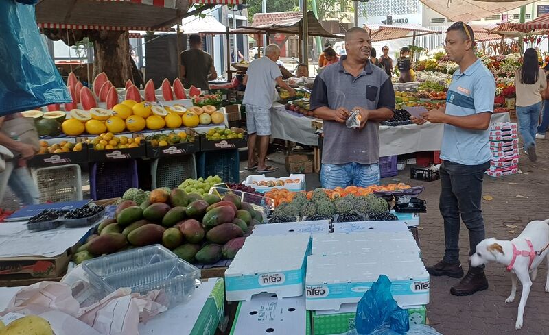 Feira livre de Ipanema recebe campanha de incentivo à coleta seletiva da Comlurb – Prefeitura da Cidade do Rio de Janeiro