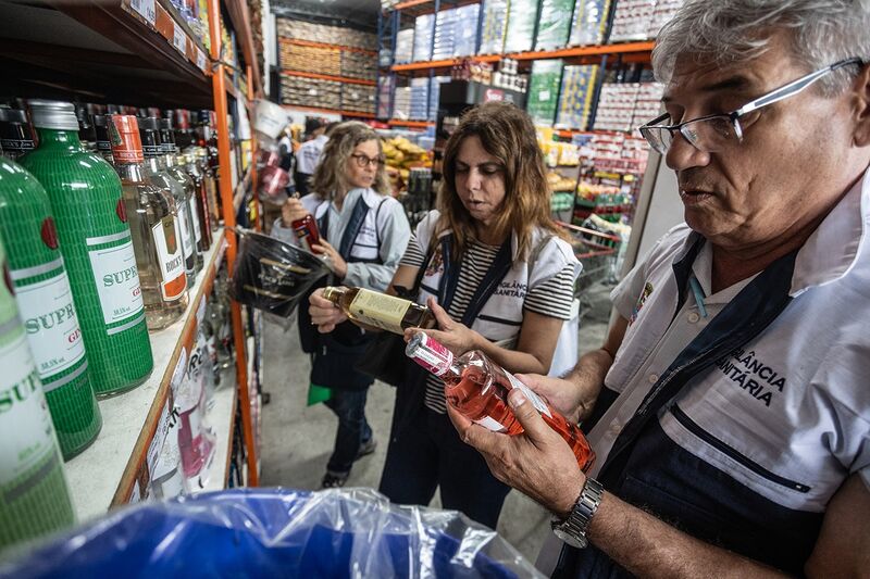 Prefeitura de Niterói intensifica fiscalização de bebidas alcoólicas para prevenir riscos à saúde da população