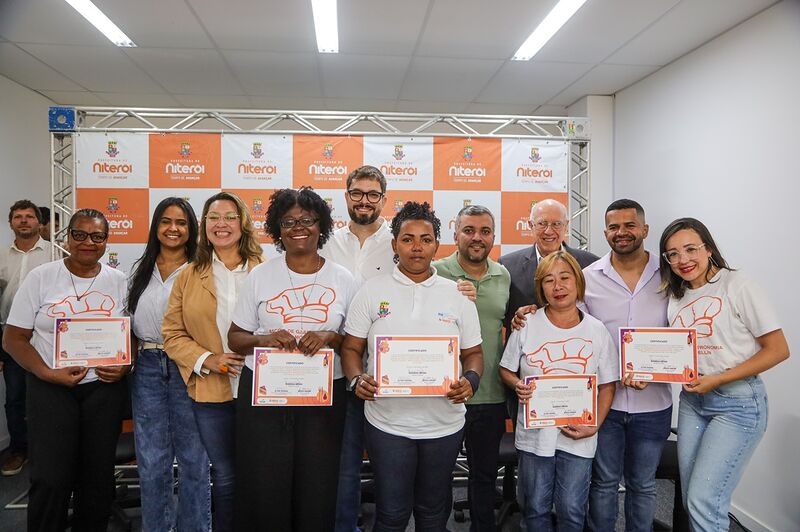 Prefeitura de Niterói entrega diploma aos novos formandos na Escola de Gastronomia Nédio Mocellin, no Fonseca – Prefeitura Municipal de Niterói