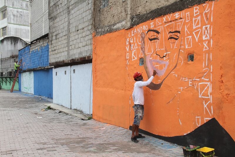 Mural do Povo Preto de São Gonçalo segue em andamento na Avenida Presidente Kennedy