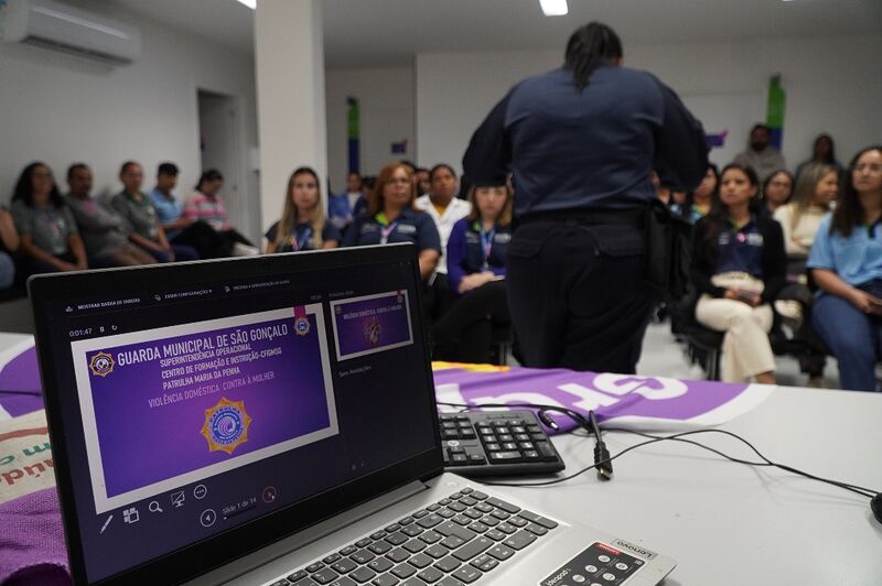 Patrulha Maria da Penha realiza palestra sobre atendimentos a vítimas de violência para funcionários do Ciesg