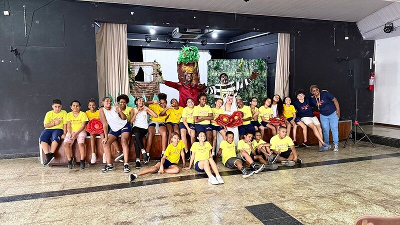 Jovens do projeto Clin Social participam de atividades de lazer em comemoração ao Dia das Crianças – Prefeitura Municipal de Niterói
