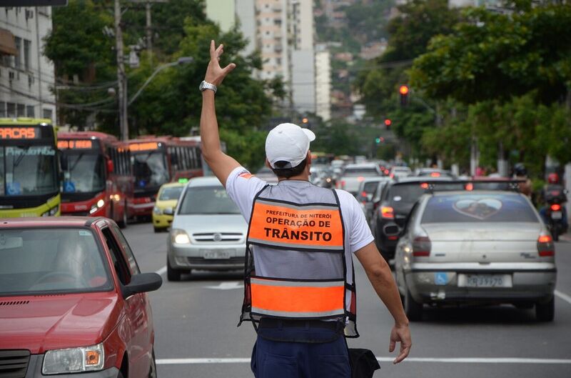 Nittrans prepara esquema especial de trânsito no Centro para os ensaios de rua da Viradouro – Prefeitura Municipal de Niterói