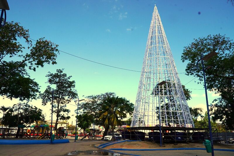 São Gonçalo se prepara para uma noite mágica com a inauguração da Árvore de Natal na Trindade