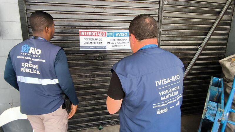 Vigilância Sanitária e Ordem Pública inutilizam 160 litros de cachaça sem rotulagem no Jardim América – Prefeitura da Cidade do Rio de Janeiro