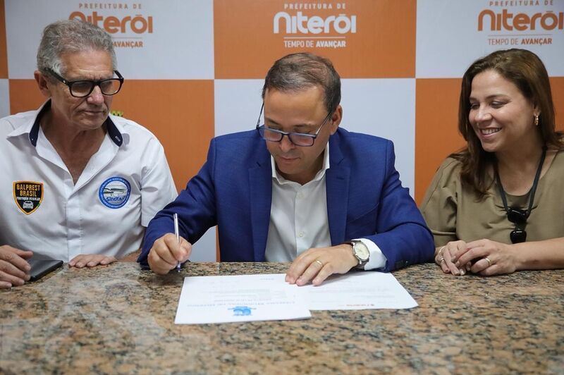 Prefeito Rodrigo Neves sanciona projeto de lei que institui programa Niterói Táxi Novo – Prefeitura Municipal de Niterói