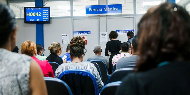 INSS cria comitê para reduzir fila de 2,8 milhões de pedidos