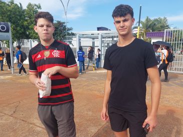 Brasília (DF) 16/11/2025 – Os irmãos Felipe e Bruno Turazzi, de 16 e 17 anos, fizeram o Enem na condição de treineiro em 2025 para adquirir experiência.
Foto: Daniella Almeida/Agência Brasil
