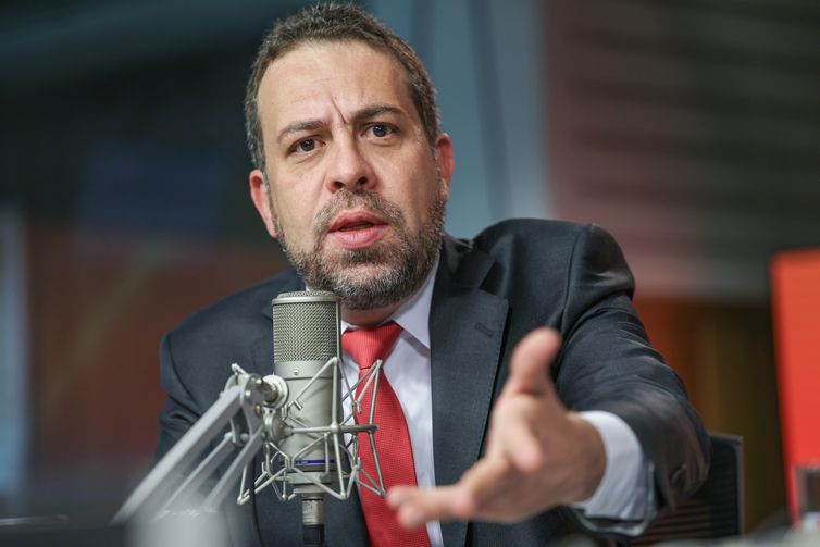 Fabio Rodrigues-Pozzebom/ Agência Brasil Brasília, (DF), 25/11/2025 – Ministro da Secretária-geral, Guilherme Boulos, participa do programa Bom dia, Ministro, na Empresa Brasil de Comunicação (EBC).
Foto: Fabio Rodrigues-Pozzebom/ Agência Brasil