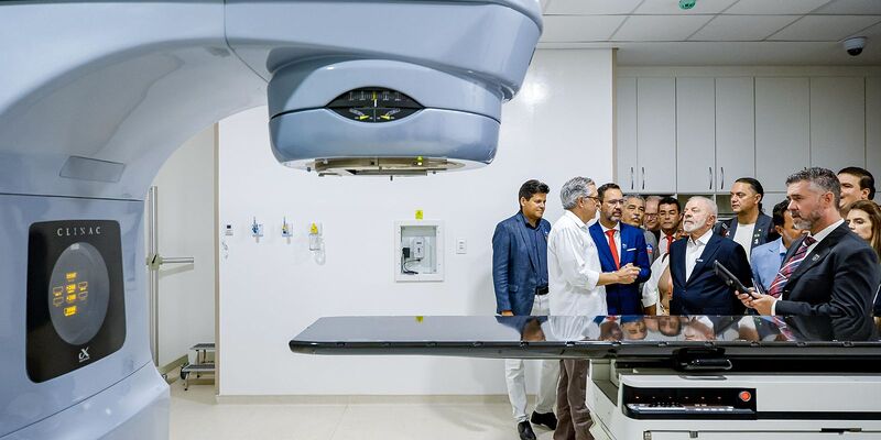 Lula inaugura serviços de radioterapia em cinco cidades do país