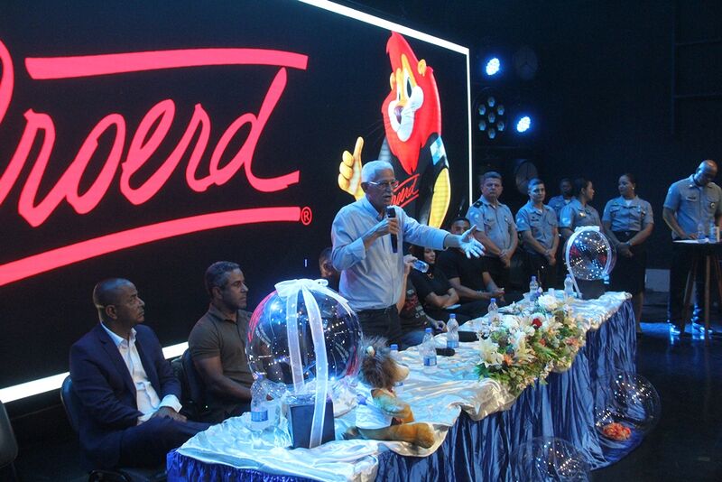 Alunos da rede municipal de São Gonçalo participam da formatura do Proerd