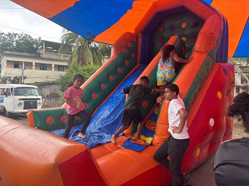Caravana de Arte e Lazer garante manhã com brincadeiras para famílias em Tribobó