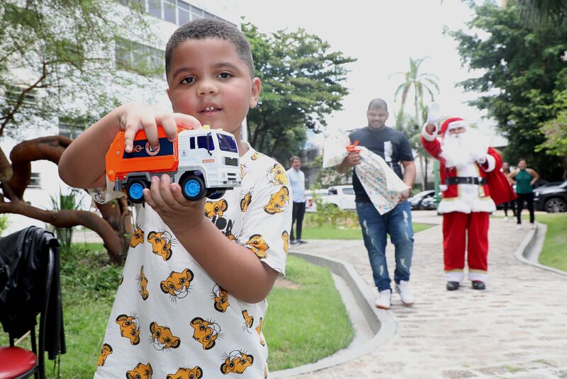 Comlurb se torna padrinho corporativo e adota cartas de 81 crianças da Campanha Papai Noel dos Correios – Prefeitura da Cidade do Rio de Janeiro