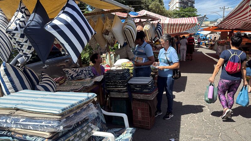 Feira livre do Valqueire recebeu última campanha de incentivo à coleta seletiva do ano da Comlurb – Prefeitura da Cidade do Rio de Janeiro