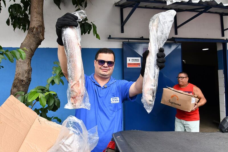 Prefeitura de Nova Iguaçu distribui uma tonelada de pescado para instituições socioassistenciais
