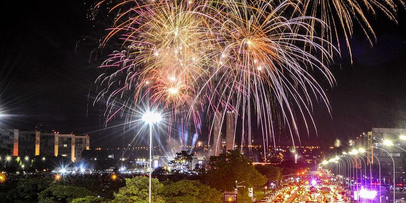 Fogos de artifícios com estampido são risco para animais e pessoas