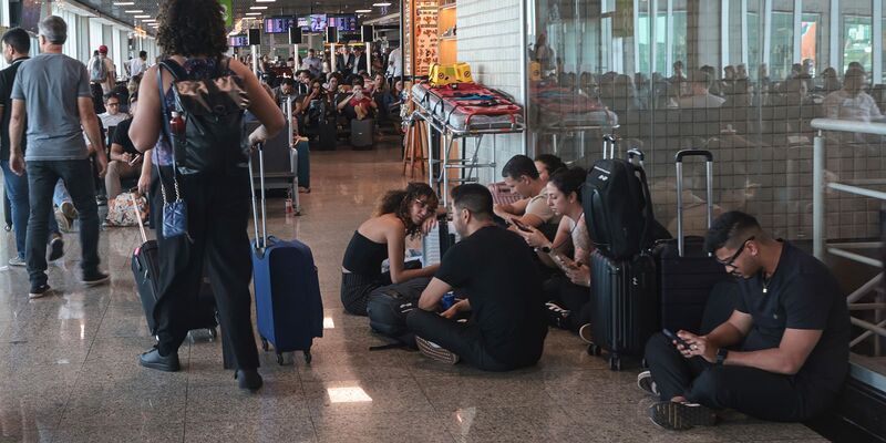 Passageiros de Congonhas relatam cansaço e falta de suporte de aéreas