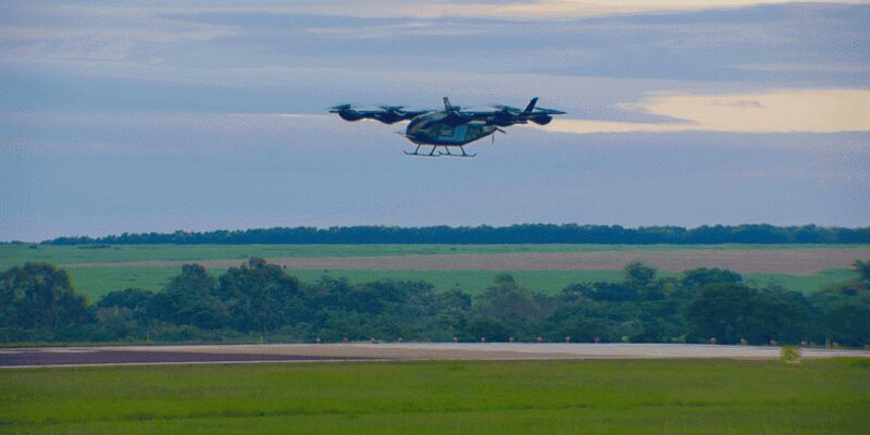 Eve, da Embraer, faz primeiro voo do protótipo de “carro voador”