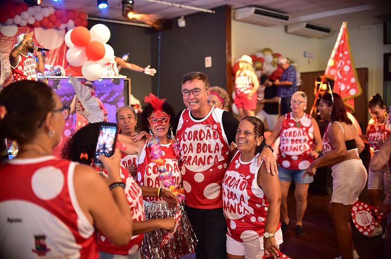 Bloco Cordão da Bola Branca agita o pré-Carnaval em Niterói  – Prefeitura Municipal de Niterói