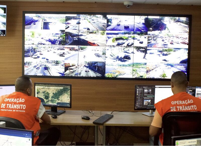 NitTrans identifica veículo que trafegava com passageiros pendurados – Prefeitura Municipal de Niterói