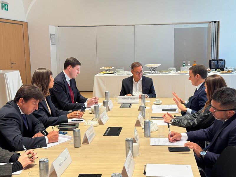 Prefeito Rodrigo Neves realiza reuniões com diretorias mundiais da ENEL e da TIM – Prefeitura Municipal de Niterói