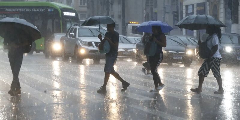 Chuvas fortes causam novas enchentes na Grande São Paulo
