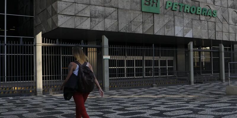 Petrobras confirma vazamento de fluido de perfuração a 175 km do AP