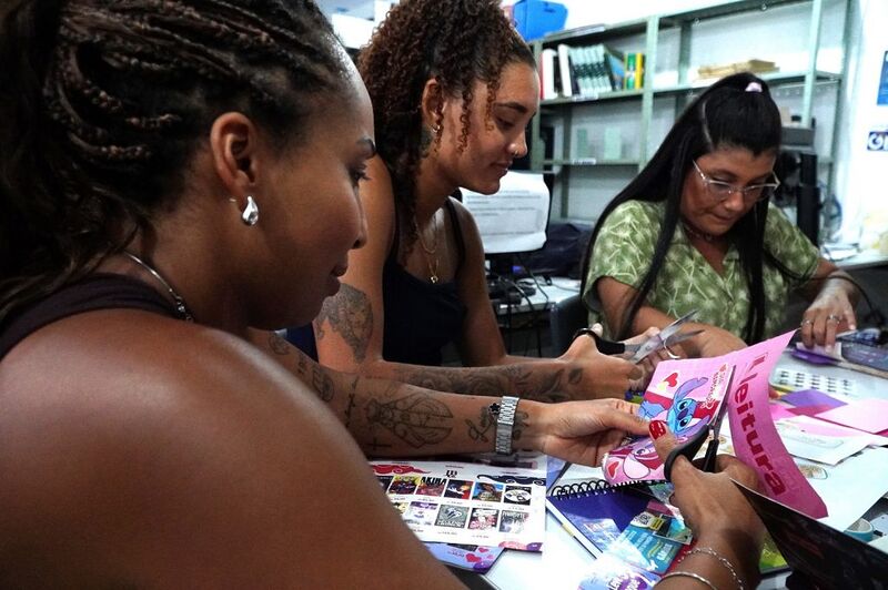 Educação promove oficinas gratuitas na biblioteca municipal