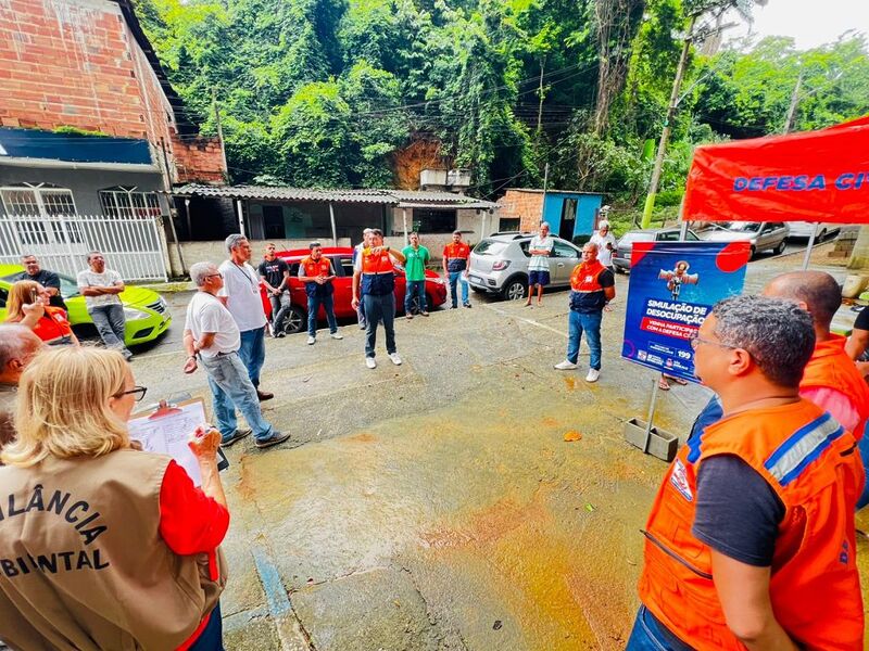 Moradores do Zumbi participam de simulado de desocupação da Defesa Civil
