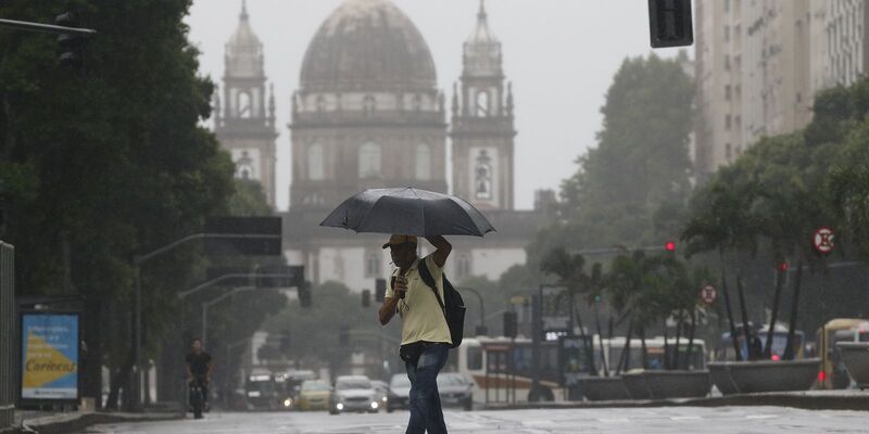 Chuvas intensas no Rio de Janeiro levam ao acionamento da Marinha