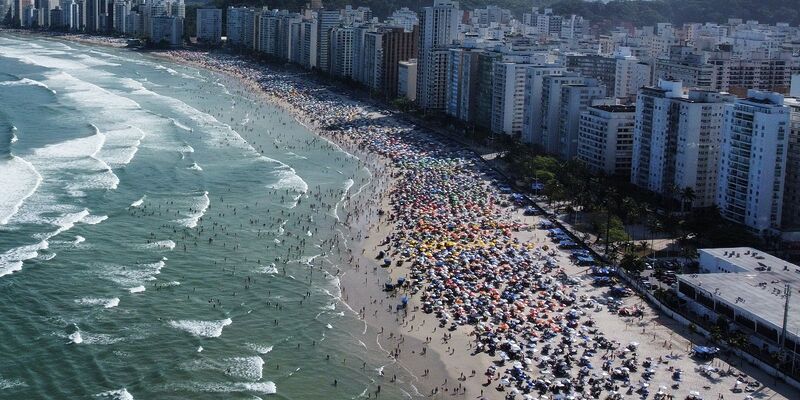 SP: Defesa Civil emite alerta extremo de temporal no Guarujá