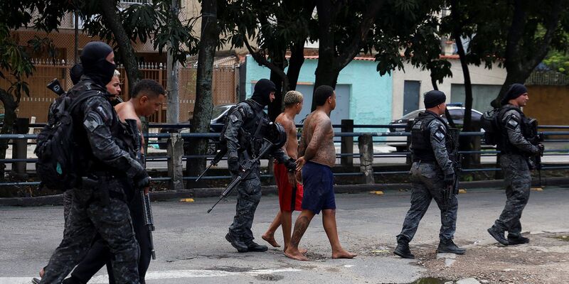 Mais dez policiais são denunciados por crimes na Operação Contenção