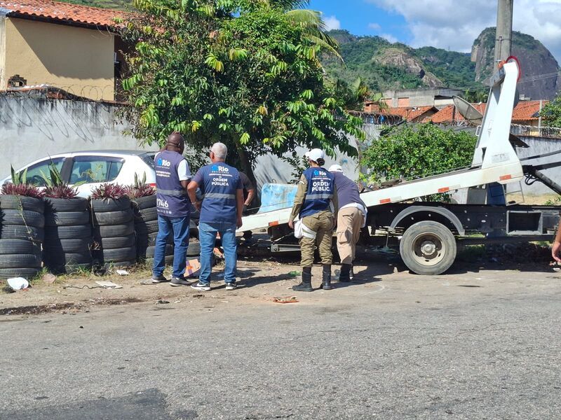 Subprefeitura coordena ação para retirada de carros abandonados na Taquara – Prefeitura da Cidade do Rio de Janeiro