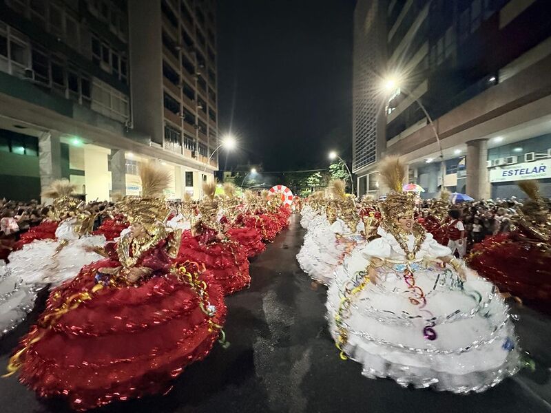 Niterói celebra tetracampeonato da Viradouro com desfile histórico na Avenida Amaral Peixoto – Prefeitura Municipal de Niterói