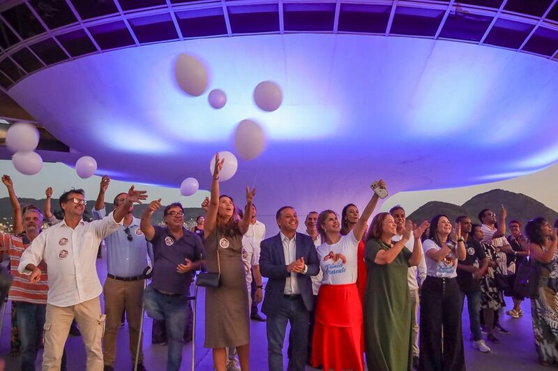 Prefeito Rodrigo Neves participa de homenagem a Tânia Rodrigues no MAC – Prefeitura Municipal de Niterói