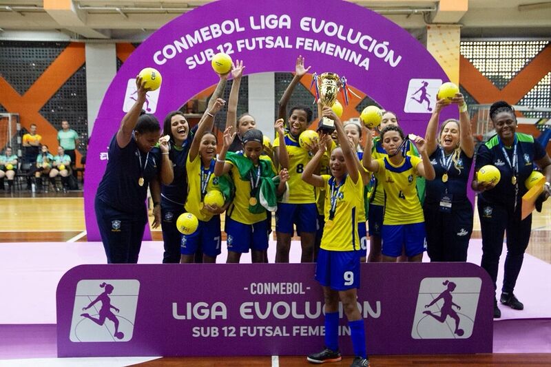 CT Niterói Joga em Rede sedia finais da Liga Evolución Sub-12 de futsal feminino e Brasil termina como vice-campeão