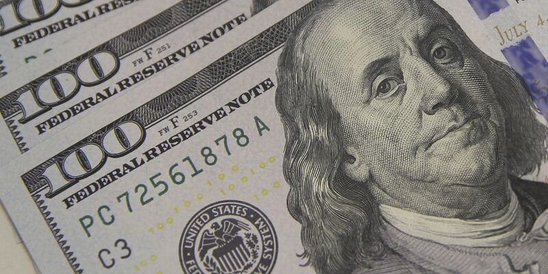 Dólar fecha em R$ 5,28 com preocupações sobre Oriente Médio