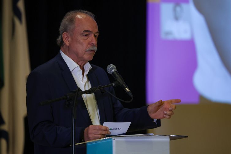 Tomaz Silva/Agência Brasil Rio de Janeiro (RJ), 12/03/2026 – O presidente do Banco Nacional de Desenvolvimento Econômico e Social (BNDES), Aloizio Mercadante durante anúncio de apoio a ações de proteção às mulheres e empreendedorismo feminino na sede do banco, no centro do Rio de Janeiro. Foto: Tomaz Silva/Agência Brasil