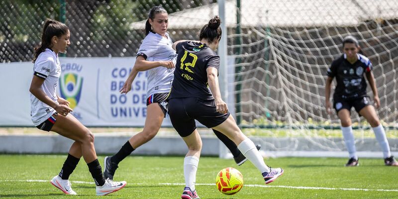 JUBs Futebol contam com campo exclusivo para o futebol feminino
