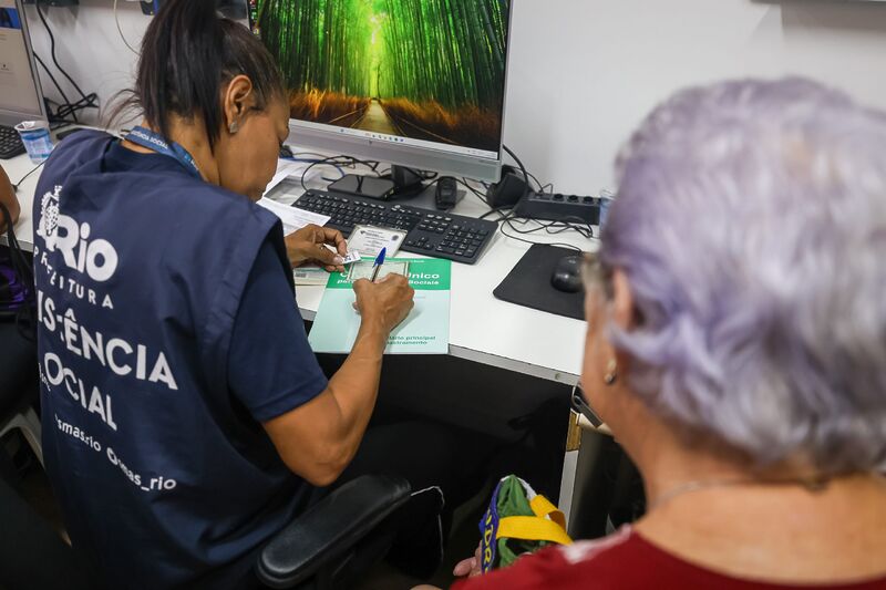 CadMóvel Carioca completa um ano de atendimentos à população com ação na Fiocruz - Prefeitura da Cidade do Rio de Janeiro