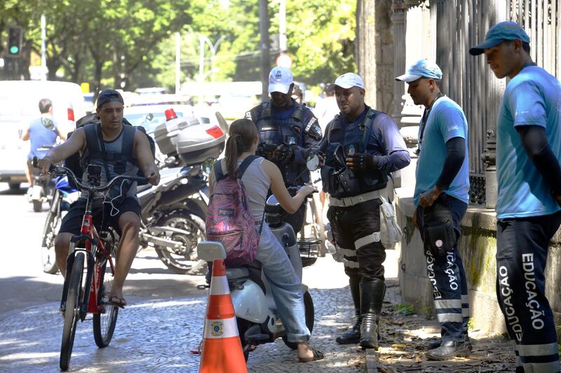 Segundo dia de fiscalização em ciclovias orienta mais de 800 pessoas em oito bairros da cidade – Prefeitura da Cidade do Rio de Janeiro