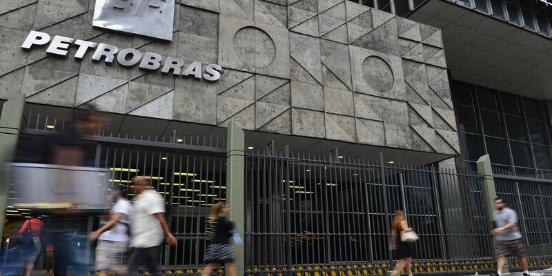 Petrobras destitui diretor de área que vendeu gás com 100% de ágio