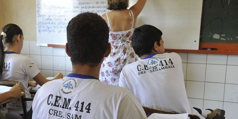 Pé-de-Meia reduz abandono escolar no ensino médio em 43% em dois anos